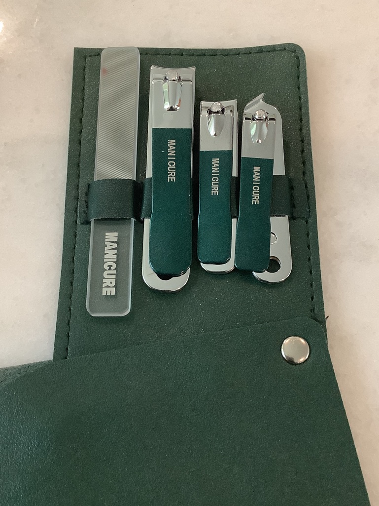 Green Manicure Nail Clipper Set With Case Brand New